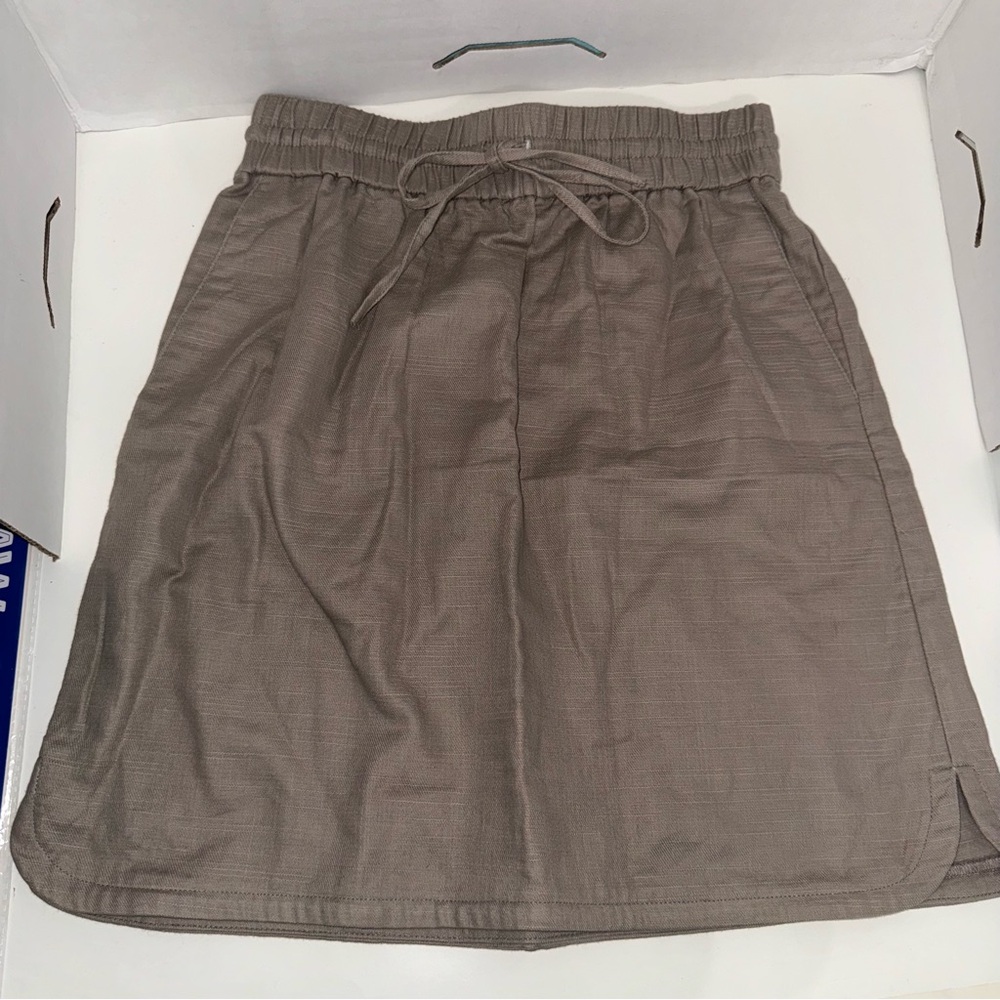 LOFT Taupe Skirt w/Pockets
